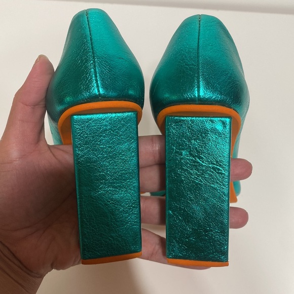 Green Leather Metallic Heels - Picture 13 of 16